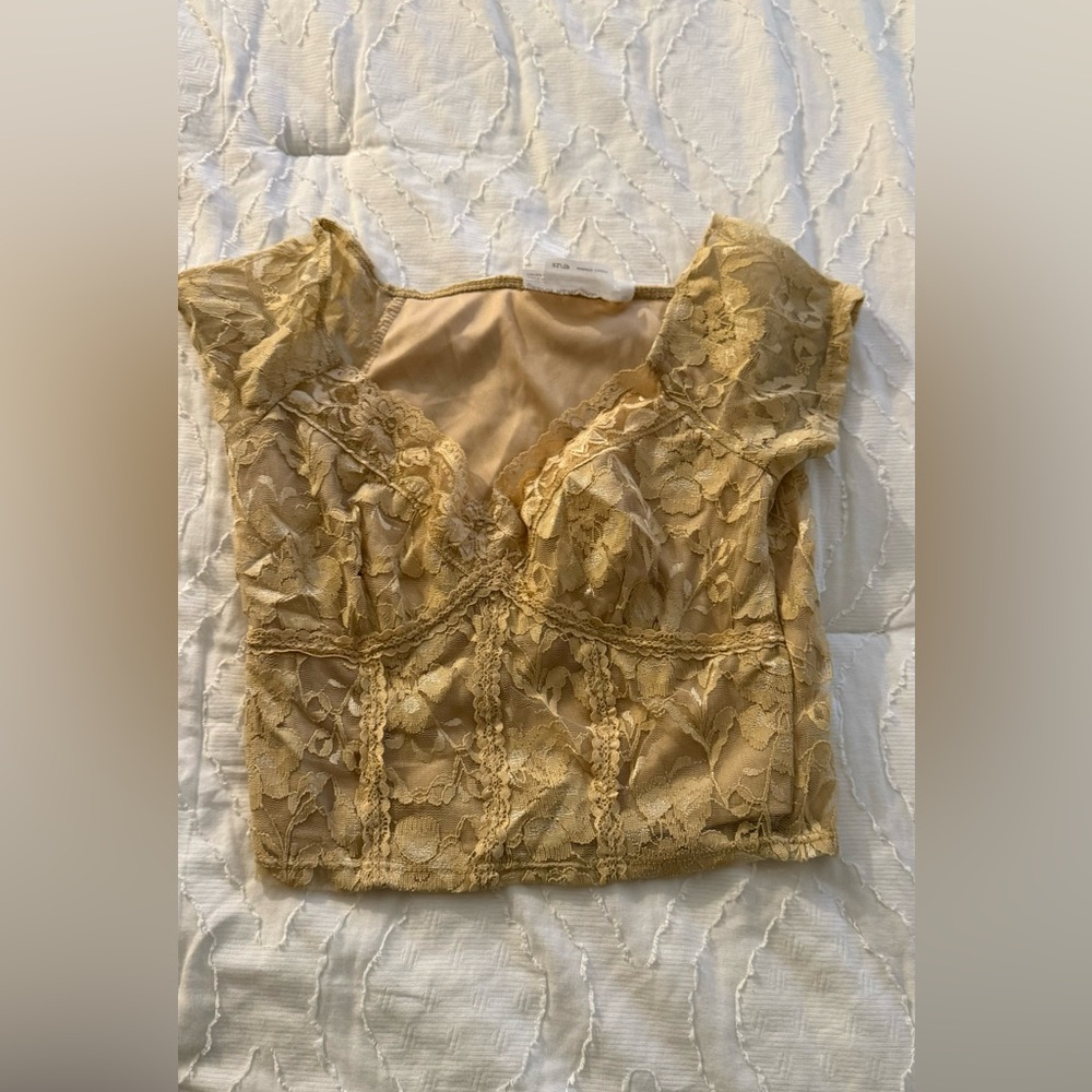 Urbanoufitter lace crop top
